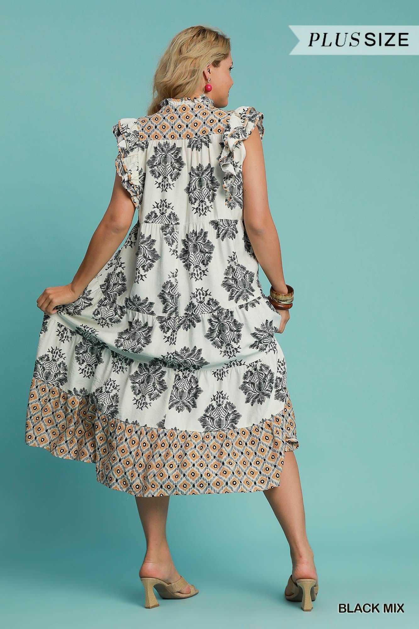 All Eyes On Me Dress - Curvy